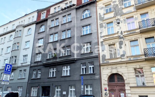 foto Byt 3+1 s šatnou, 94,46 m2, balkon 1,7 m2, Praha 5 – Smíchov, ul. Jindřicha Plachty